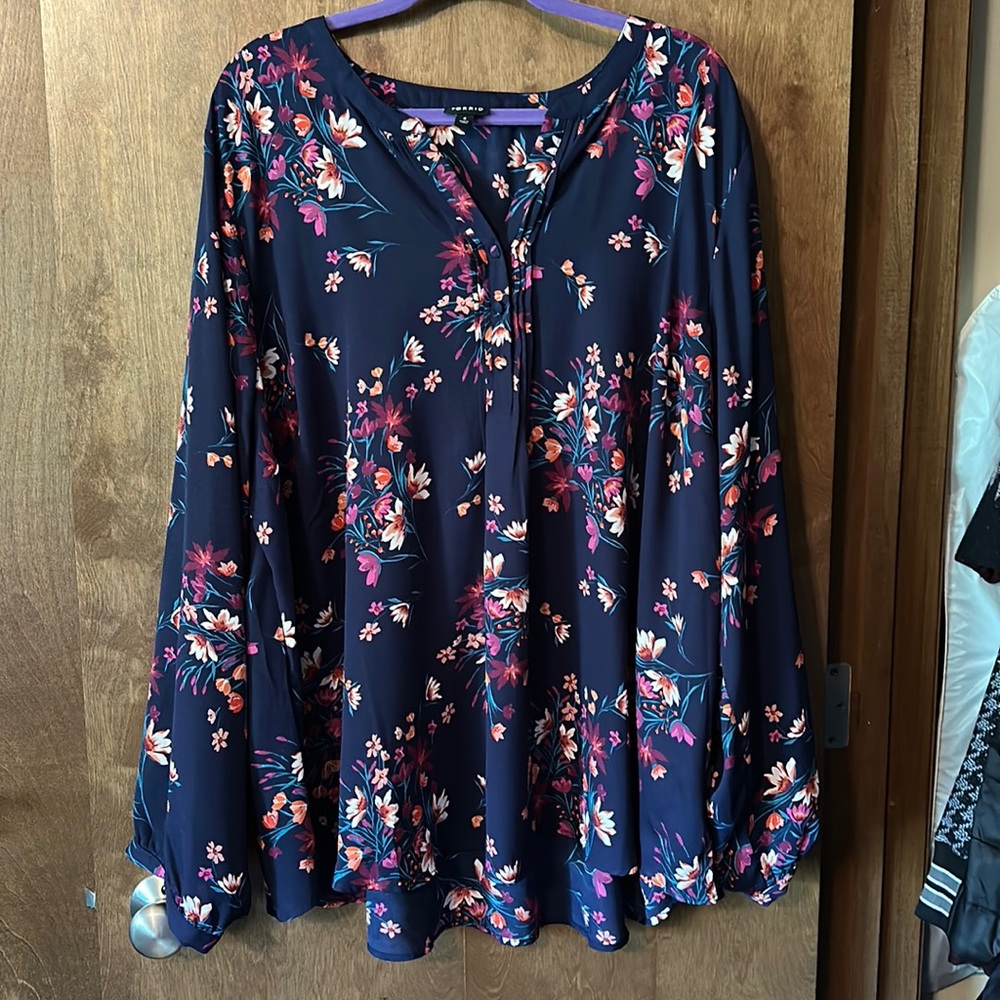 Navy floral Torrid blouse size 4.